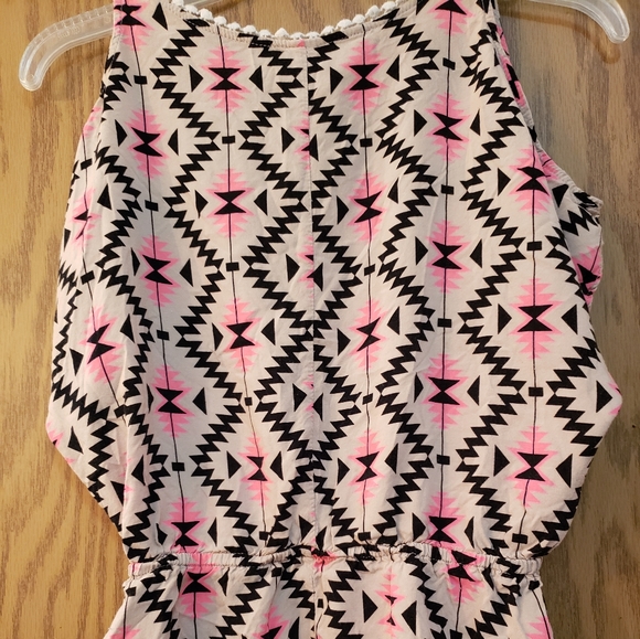 Beautiful, cold shoulder, short sleeve aztec print blouse, with elastic waist. - Picture 6 of 6